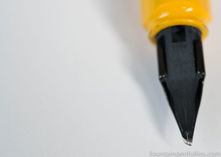 older Lamy Safari oblique fine nib detail