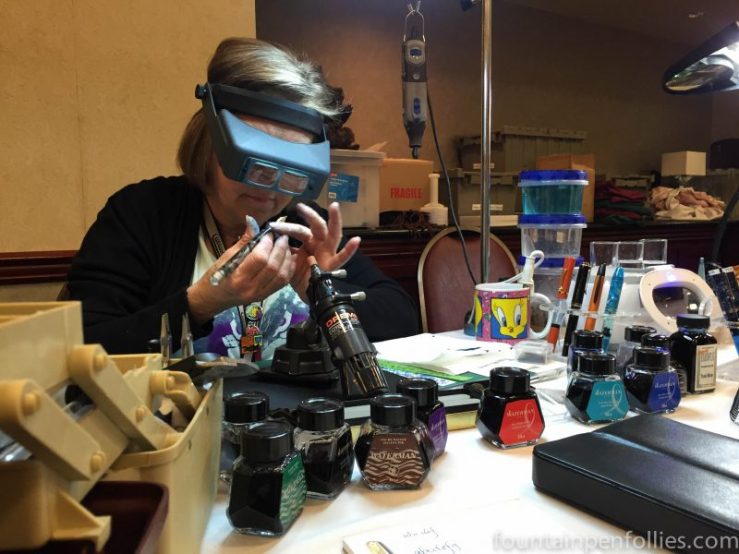 2016 Chicago Pen Show Linda Kennedy of Indy-Pen-Dance