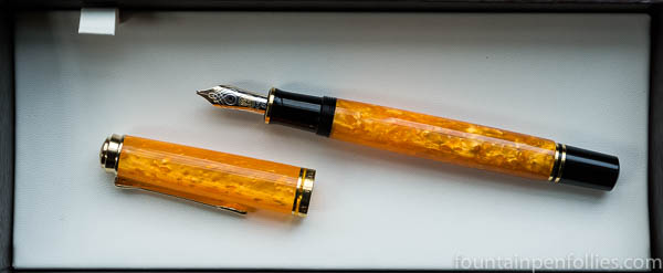 Pelikan M600 Vibrant Orange fountain pen in box